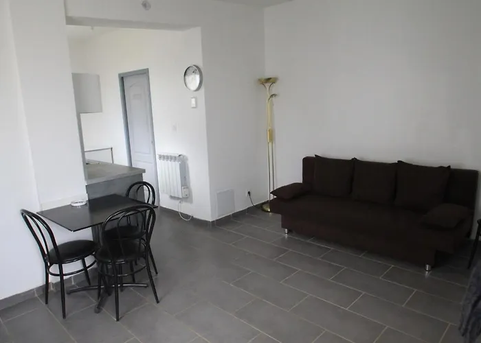 Nice Modern House, Bright And Quiet Assured